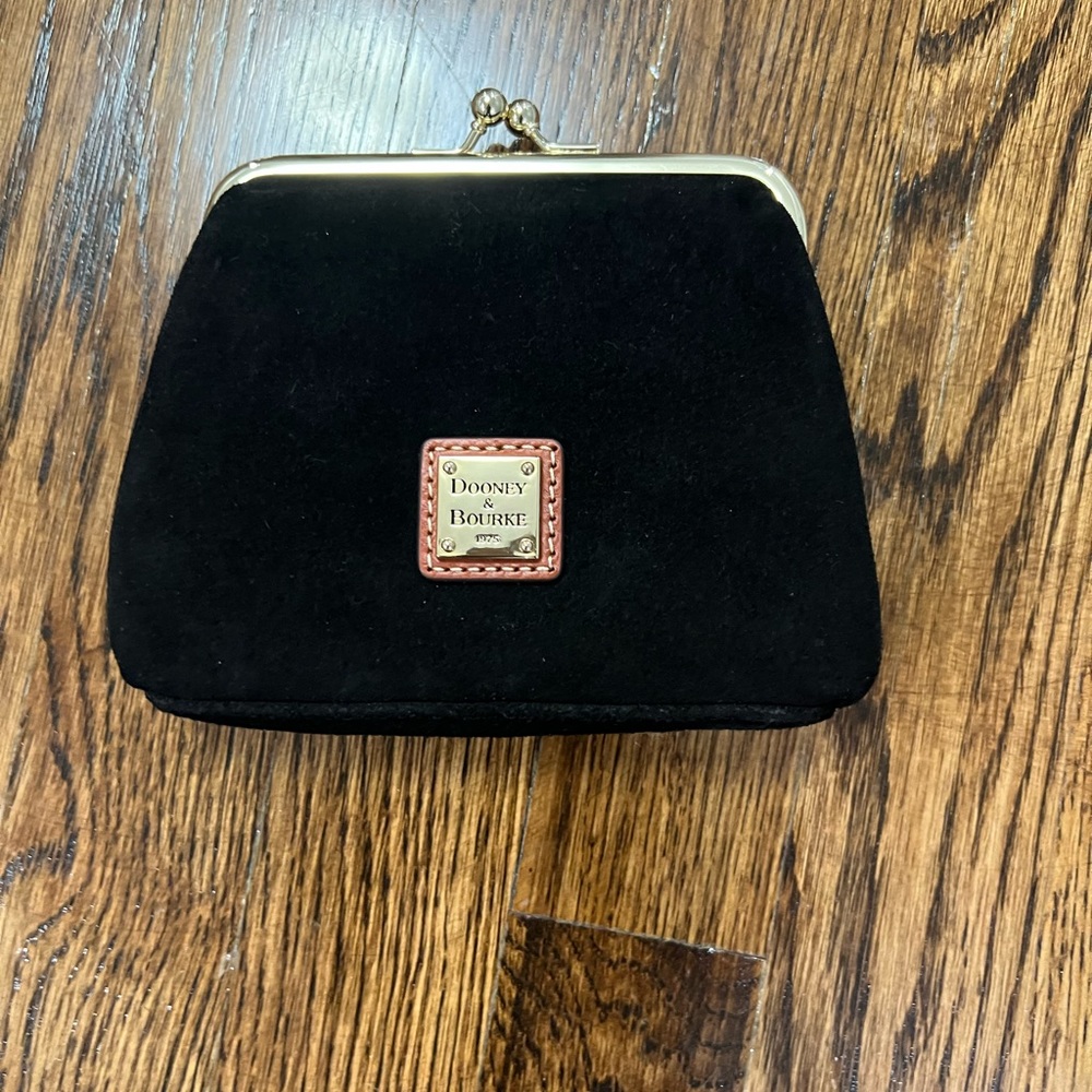 NWT Dooney & Bourke Clutch